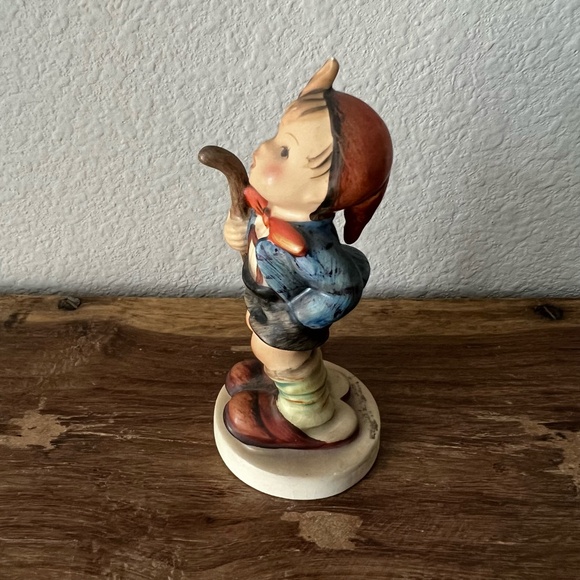 Vintage Hummel Figurine Little Hiker - Picture 5 of 6